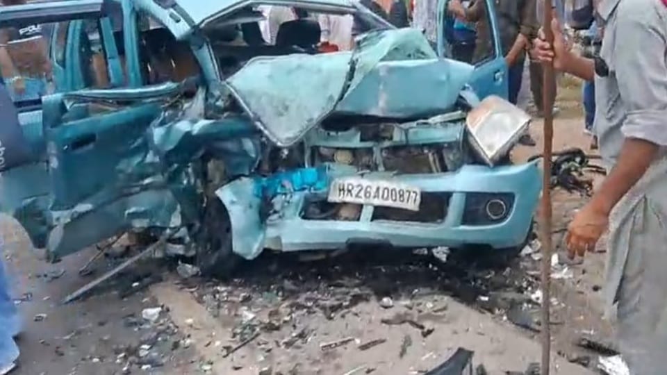 Accident on Ambala Chandigarh highway near Lalry father and son from Hisar died
