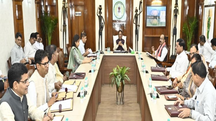 CG Cabinet Meeting: सीएम विष्णुदेव साय की अध्यक्षता में कैबिनेट की बैठक शुरू, इन मुद्दों पर हो सकती है चर्चा