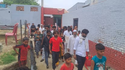 Five people from Badaun burnt to death in car accident in Bulandshahr