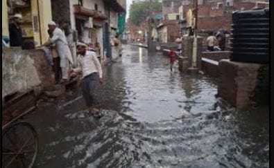 Agra Weather Heavy Rain Roads caved in and cars got stuck Water Entered Houses And Shops