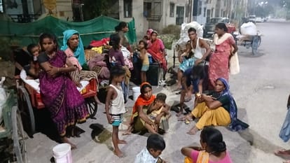 Kanpur Fire More than 50 huts caught fire area rocked by explosions accident happened due to spark