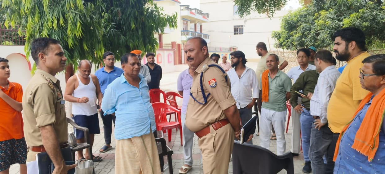 Theft  closed house former chief's nephews miscreants stole cash jewellery worth 1.5 crores