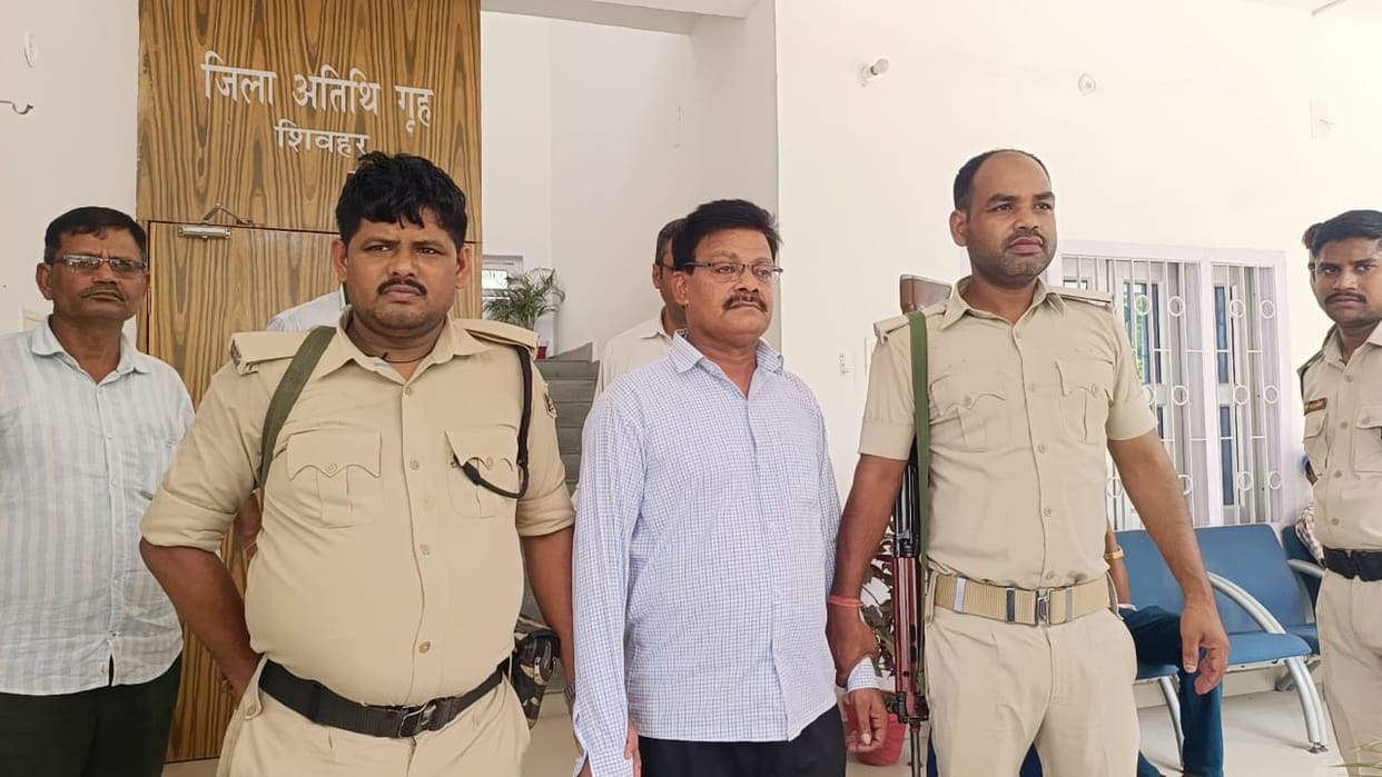 Bihar News: Clerk of District Land Acquisition Office caught taking bribe of Rs 70,000, this is how he was arr