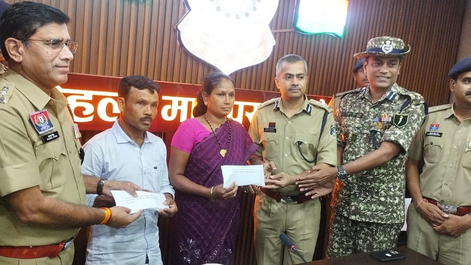 Naxalite couple surrendered impressed by the government rehabilitation policy in Rajnandgaon