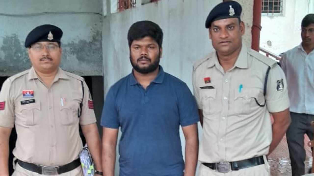 पुलिस की गिरफ्त में आरोपी
