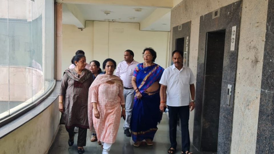 Minister of State Kamlavati Singh inspected women hostel in Noida