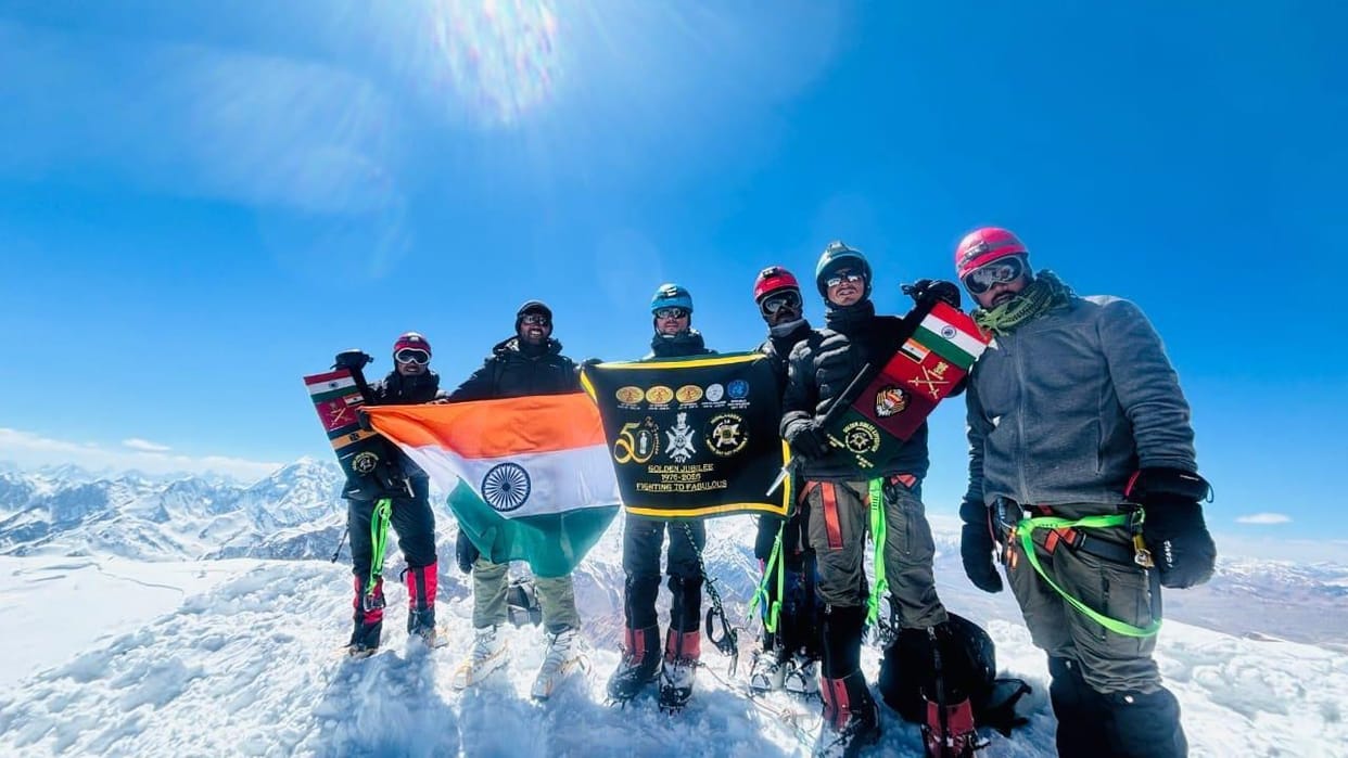 Galwan Valley: The army hoisted the tricolor on two high peaks of Ladakh, paid tribute to the martyrs of Galwa