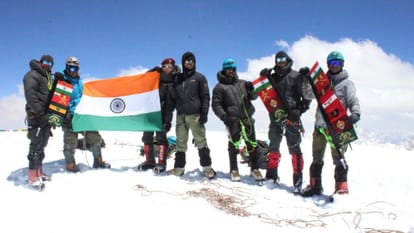 Galwan Valley: The army hoisted the tricolor on two high peaks of Ladakh, paid tribute to the martyrs of Galwa
