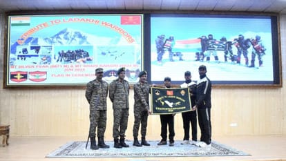Galwan Valley: The army hoisted the tricolor on two high peaks of Ladakh, paid tribute to the martyrs of Galwa