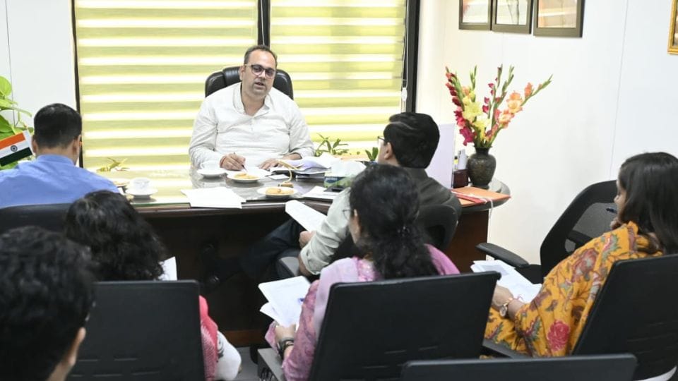 Instructions to set up critical care blocks in government hospitals of Delhi