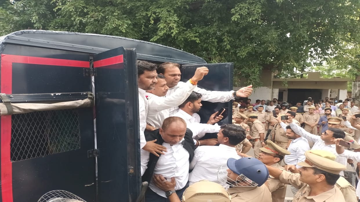 police action to vacate SP office in Pilibhit scuffle with workers