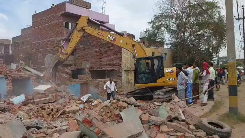 Bihar: Administration's bulldozer ran for the construction of Danapur-Bihta elevated road