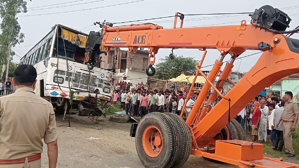 Moradabad: Buses compete on Thakurdwara highway, student dies after being overturned, 10 injured