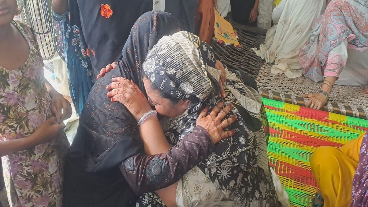 Five people from Badaun burnt to death in car accident in Bulandshahr