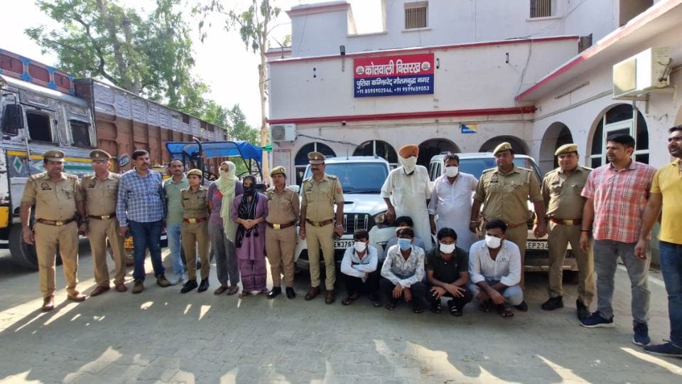 police arrested nine accused in case of robbery of a tractor-trolley loaded with iron In Greater Noida