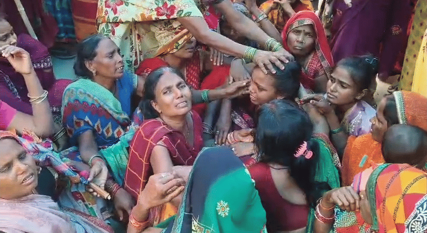 Amethi: Body of a newly married man found hanging from a tree, family members suspect murder