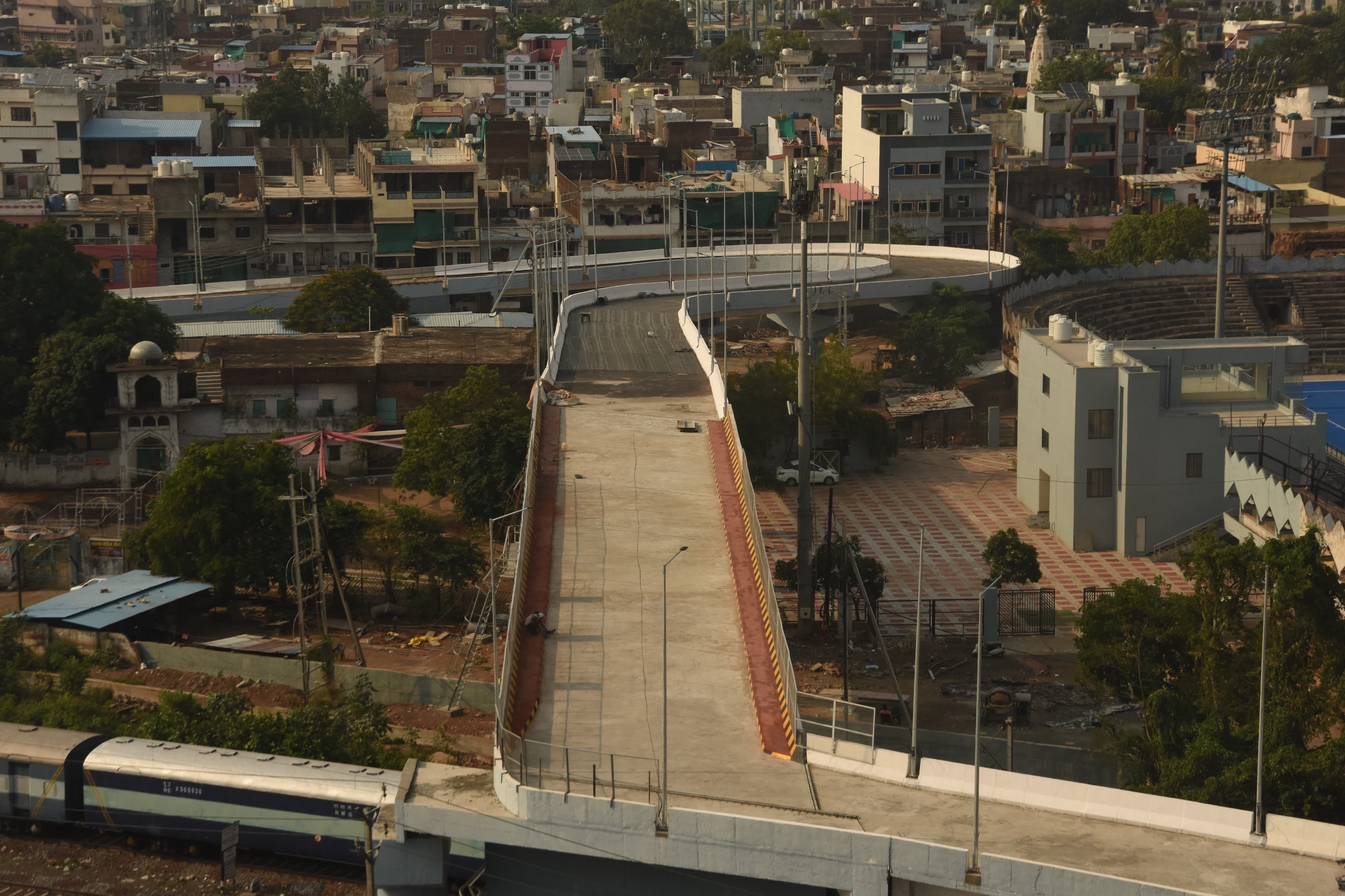 MP News: Bhopal's 90 degree turn bridge becomes selfie spot, people are coming to see it