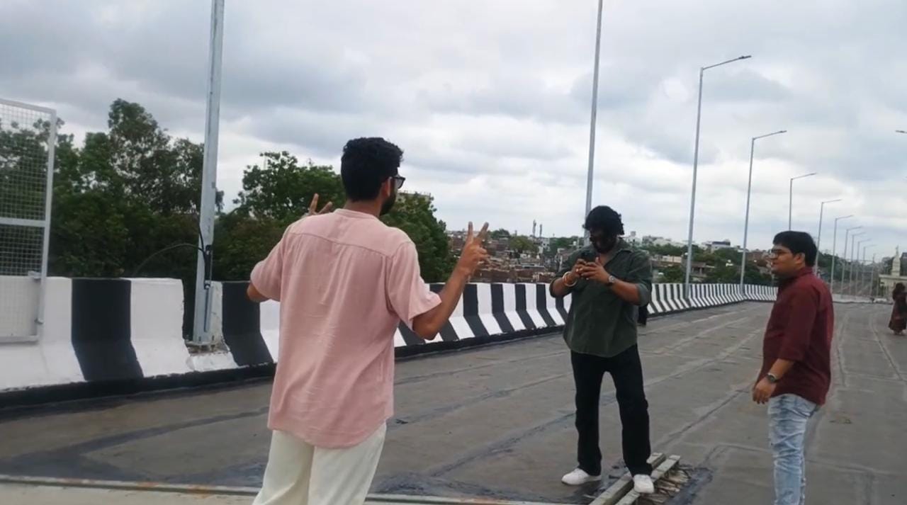 MP News: Bhopal's 90 degree turn bridge becomes selfie spot, people are coming to see it