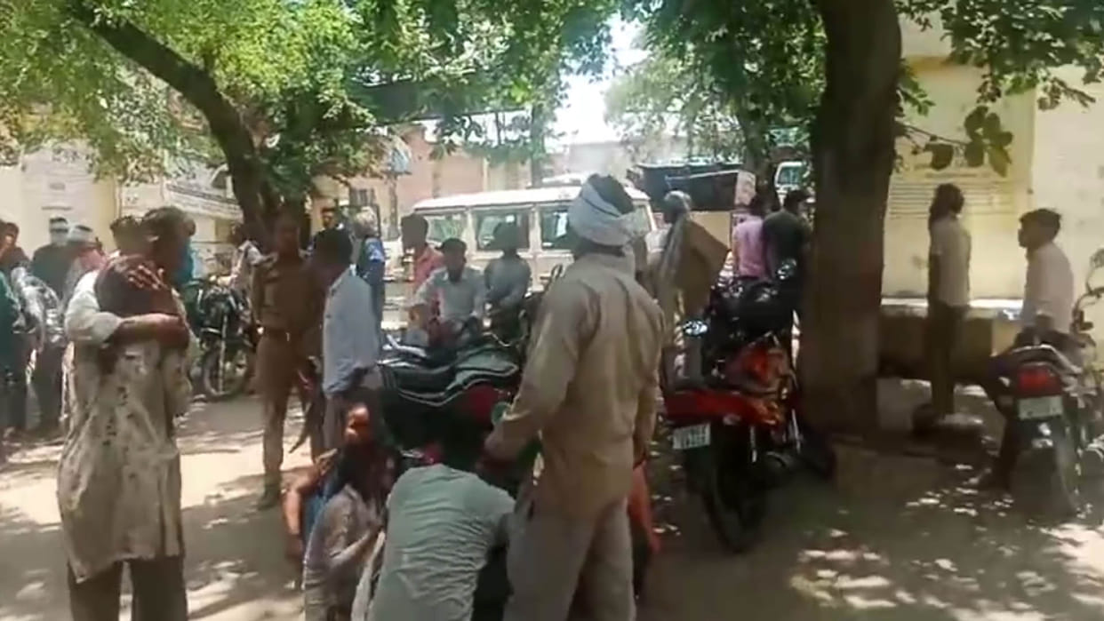 Banda: Trailer hits bike riders, gets stuck and dragged for 40 meters, one dies
