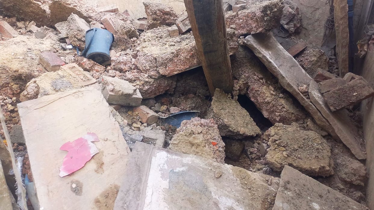 Bhadohi News Fireworks caused havoc house walls shattered roof collapsed forensic team took samples