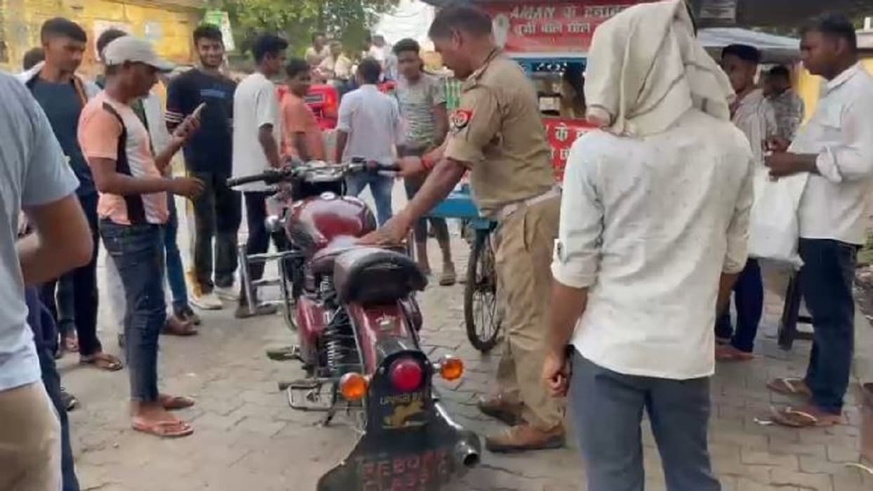Traffic police issued challan to bullet bike for modified silencer in Budaun