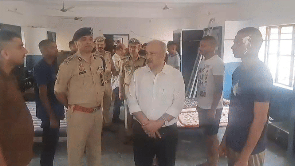 DGP tested arrangements by talking to newly appointed trainee constables in police line In Lucknow