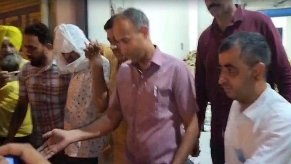SDO arrested with bribe of 50 thousand rupees