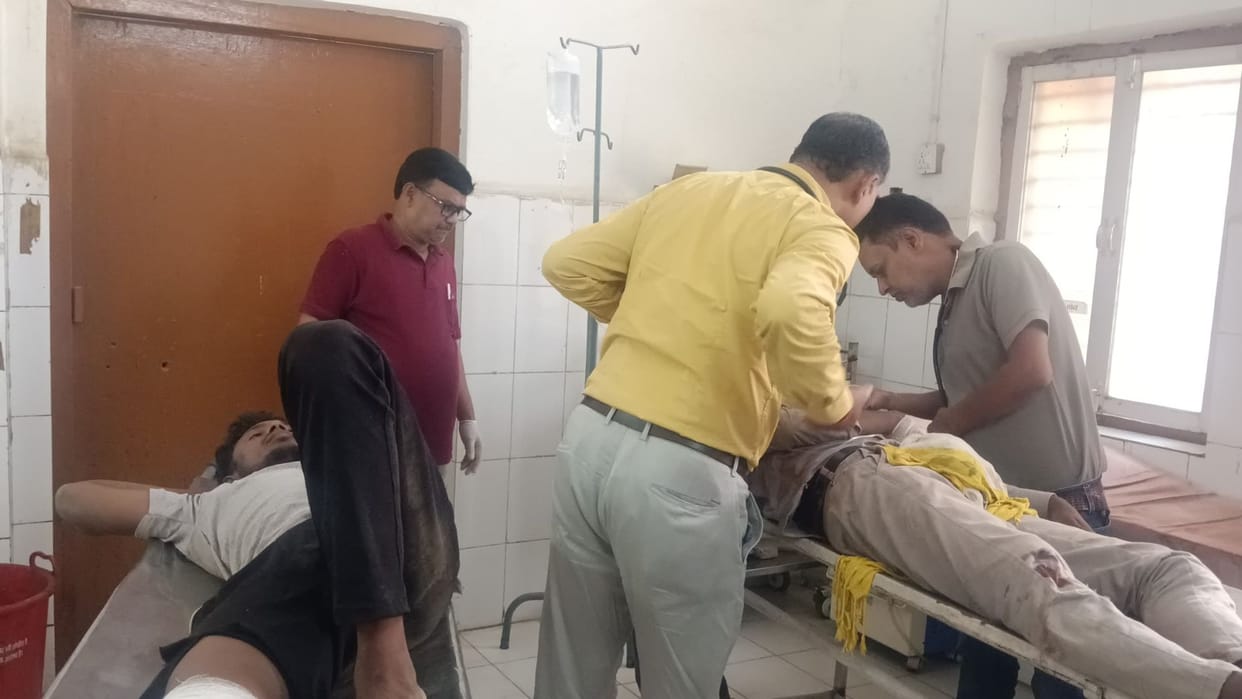 young man died in an accident due to collision between truck and bike three people injured in sonbhadra