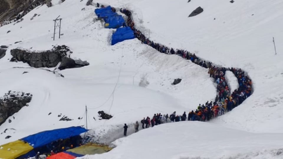 A Sikh devotee died due to deteriorating health on the Hemkund Sahib Yatra route