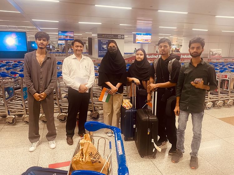 Six Students Of Delhi Returned From Iran Said Situation There Is Scary – Amar Ujala Hindi News Live – दिल्ली पहुंचे छात्रों की आपबीती:ईरान के हालत डरावने, गजल बोली