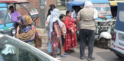 Kanpur Auto tempo drivers touch inappropriately talk rudely to women do arbitrary things at intersections