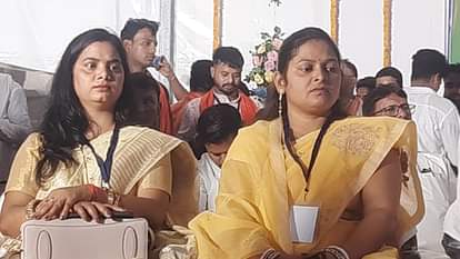 कार्यक्रम में उपस्थित महिलाएं