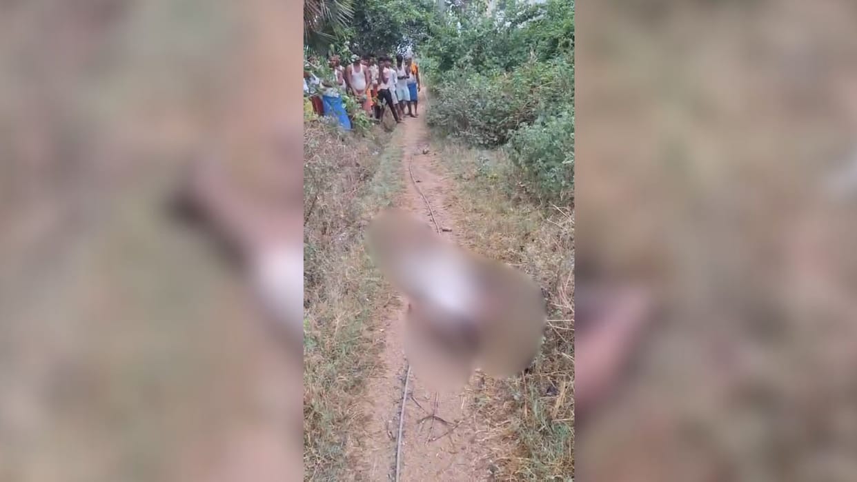 Bihar: Family members of a farmer died after coming in contact with a high tension wire and are inconsolable