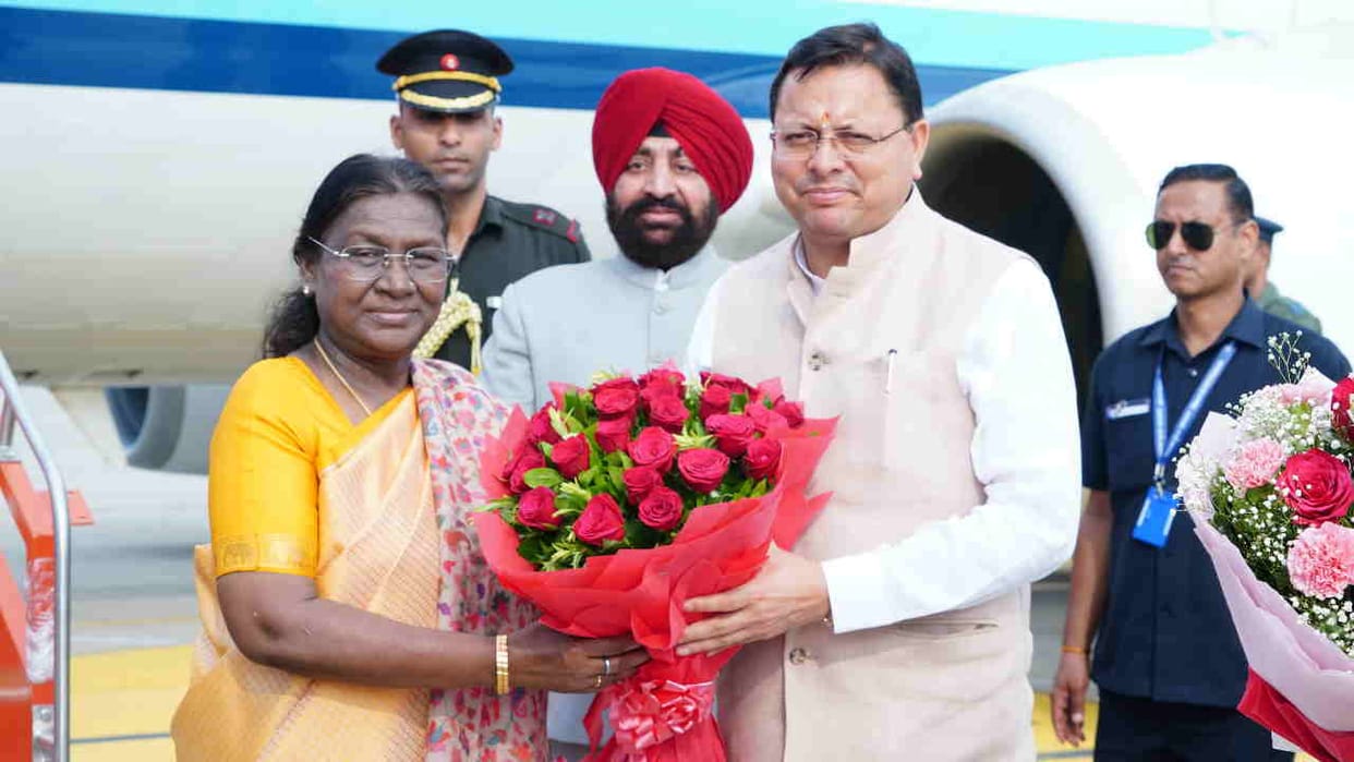 President Draupadi Murmu reached Dehradun CM Dhami welcomed her Uttarakhand News read All Updates in hindi