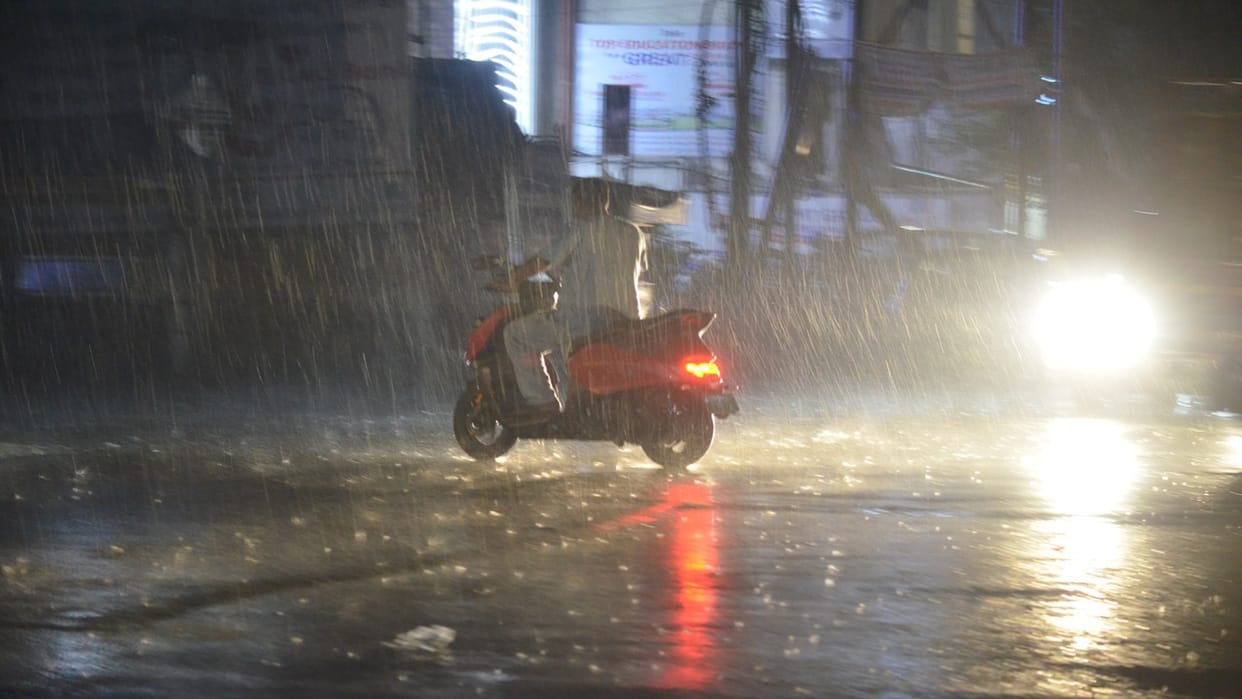 UP Weather IMD Issues Orange Alert for Rain in Bareilly for Two Days Thunderstorm Safety Advisory Released