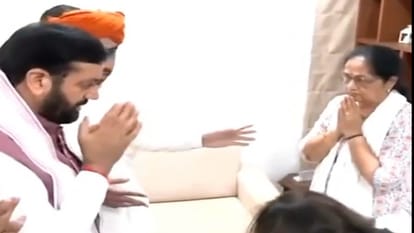 सीएम सैनी ने पूर्व मुख्यमंत्री विजय रूपाणी के परिजनों से की मुलाकात