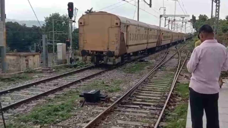 Uttarakhand: आनंद विहार टर्मिनल से कोटद्वार आ रही ट्रेन के चालक की तबीयत बिगड़ी, सहायक ने पहुंचाई स्टेशन