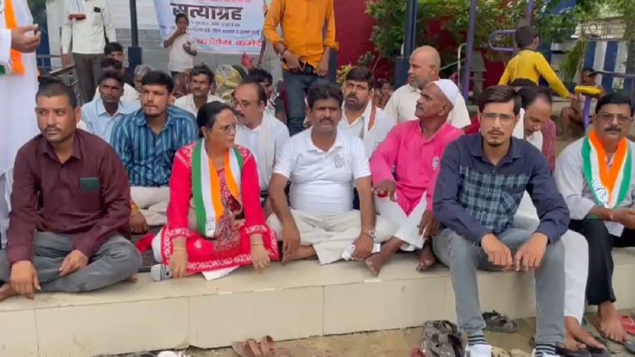 Salesman murder case victim family members adamant on demanding action against liquor traders in budaun