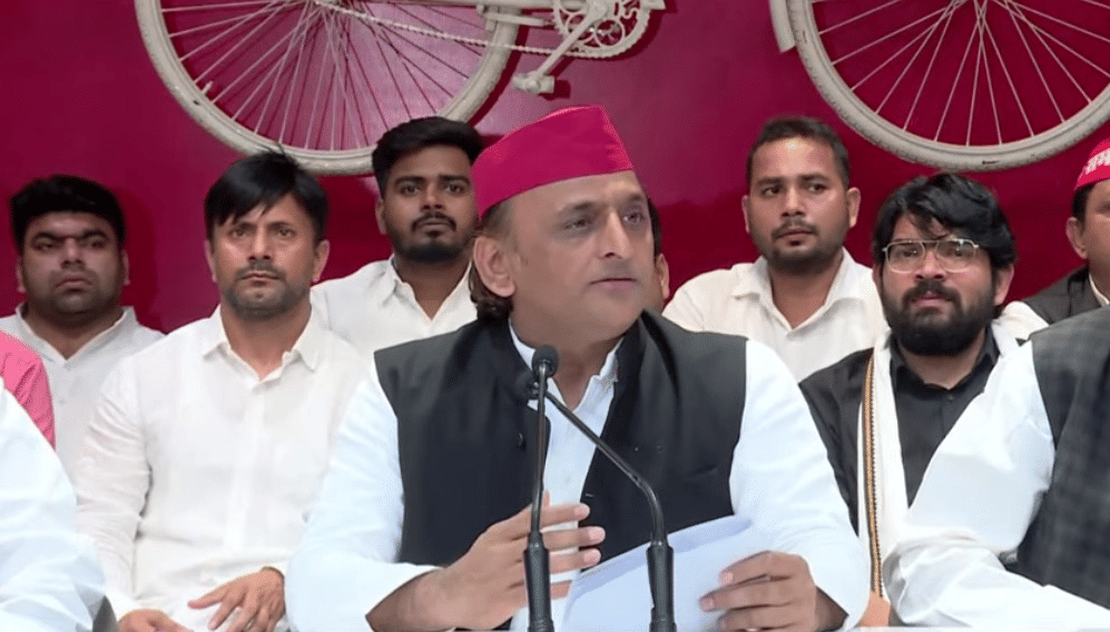 Akhilesh Yadav raises voice in support of teachers, addressed press conference.