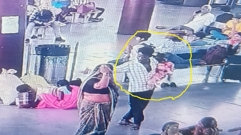 A miscreant kidnapped a girl from Aligarh railway station