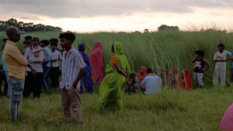 Bihar News: खाना बनाने को लेकर हुए विवाद में पत्नी की हत्या कर अधजला शव जमीन में गाड़ा, 10 माह की बच्ची लापता