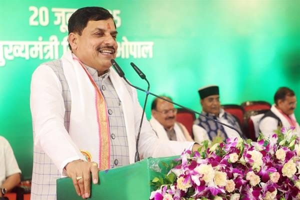 Bhopal: CM honored the operators of excellent cow shelters, CM changed the name of Animal Husbandry and Dairy