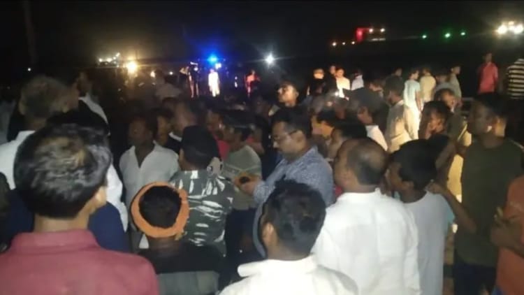 Bihar News : बिहार में तेज रफ्तार स्काॅर्पियो रेलिंग तोड़ गंगा नदी में गिरी, यूपी से आ रही गाड़ी