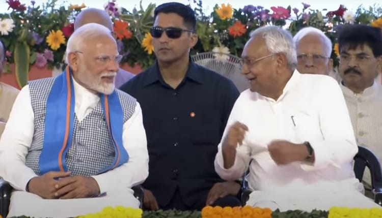 PM Modi Bihar Visit: पीएम मोदी ने कहा- पंजे और लालटेन वालों ने लूट मचाई, बिहार के स्वाभिमान को ठेस पहुंचाया