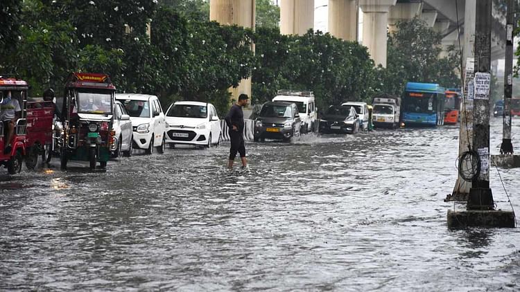 Weather Update: पहाड़ों पर भूस्खलन से आफत, कई रास्ते बंद; दिल्ली-NCR समेत यूपी-पंजाब-हरियाणा में भी बारिश