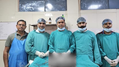 डॉक्टरों की टीम ने किया किशोरी का ऑपरेशन
