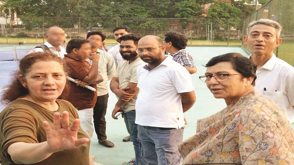 AMU woman professor accuses police officer of misbehavior