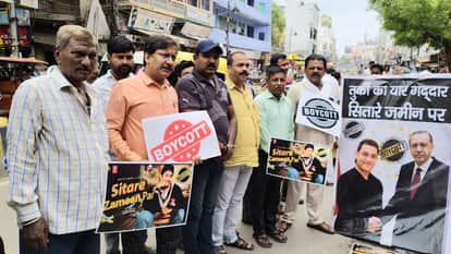 Sitare Zameen Par Protest against Aamir Khan film in Kashi poster burnt the actor tarnishes image of india