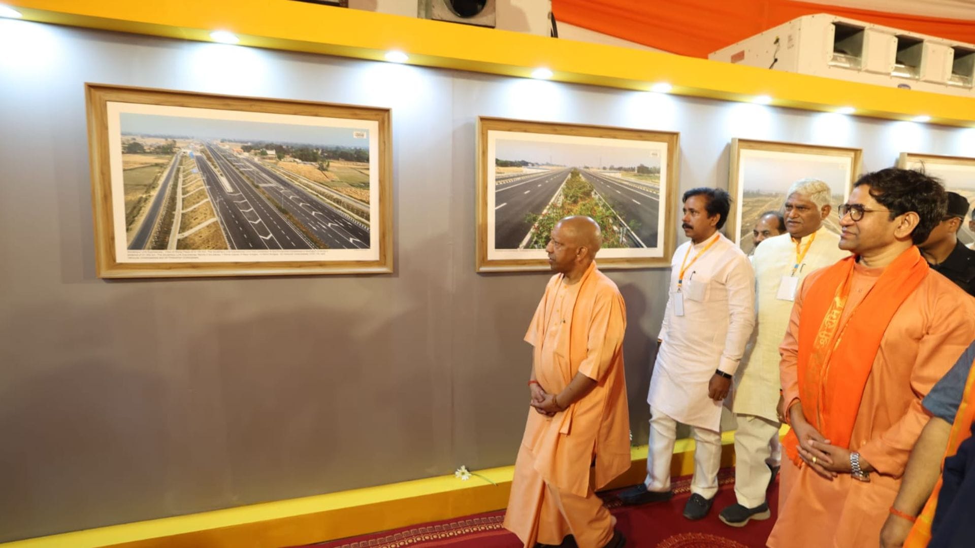Gorakhpur Link Expressway See Latest pictures with CM Yogi Adityanath