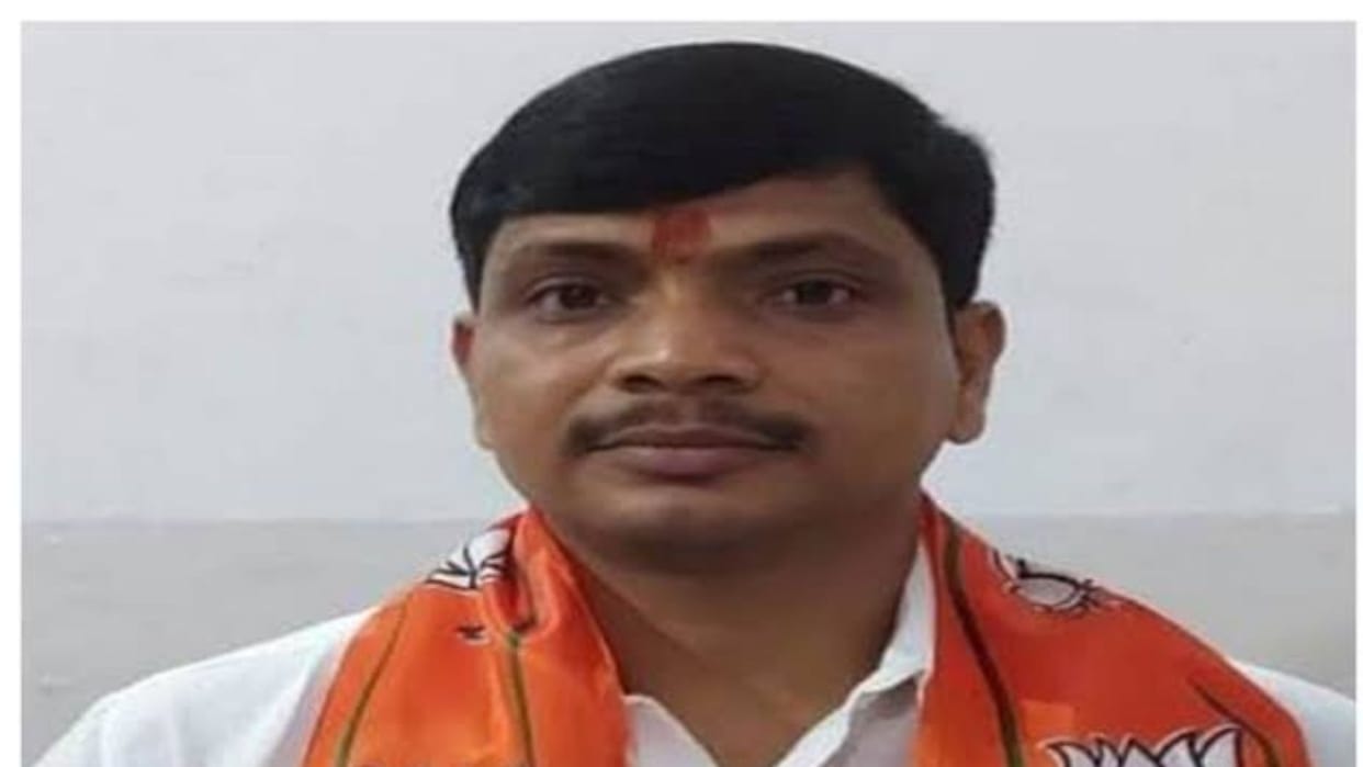 Mirzapur District Panchayat President Raju Kanaujia bitten by snake for fifth time snake died